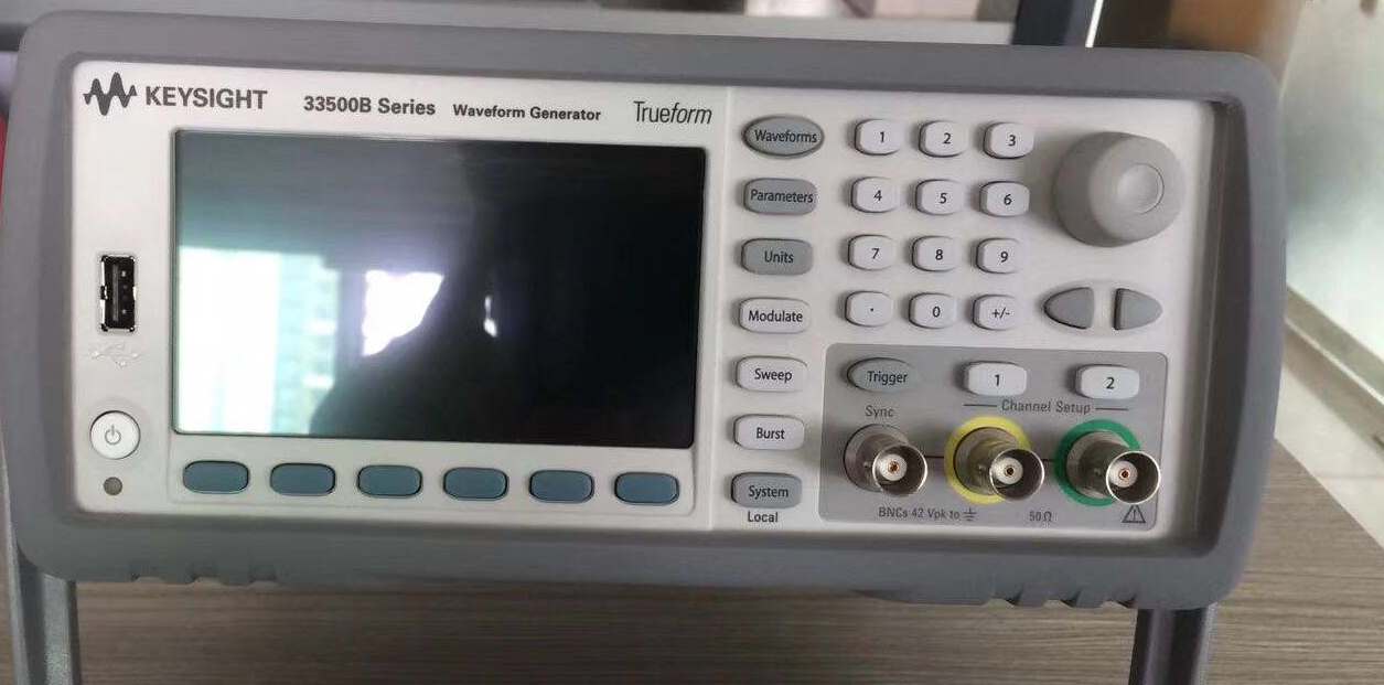 634f9c3b62caa.jpg 函數(shù)信號發(fā)生器33522B 3.jpg