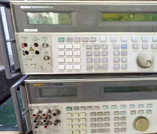 6376d7b080ee0.png 校準儀FLUKE5500A 5520A.png